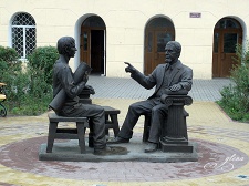 Памятник преподавателю и студенту (ВГАСУ)